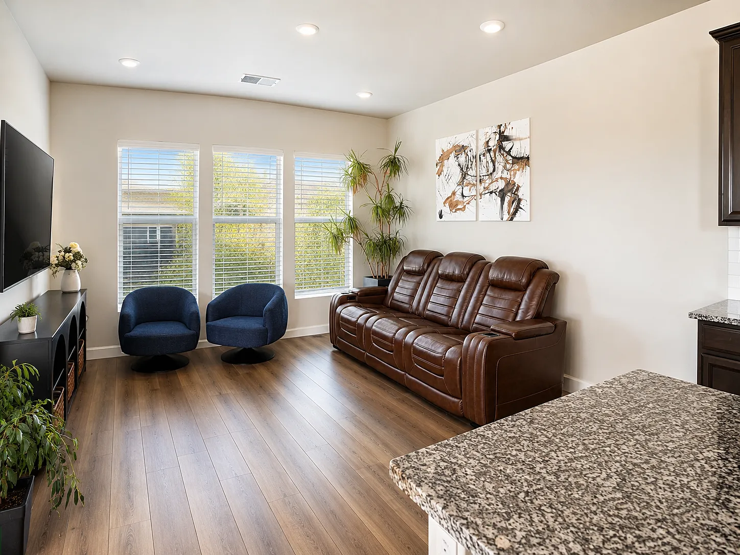 3 bed, 1931 sqft, $3,399 — Photo 3