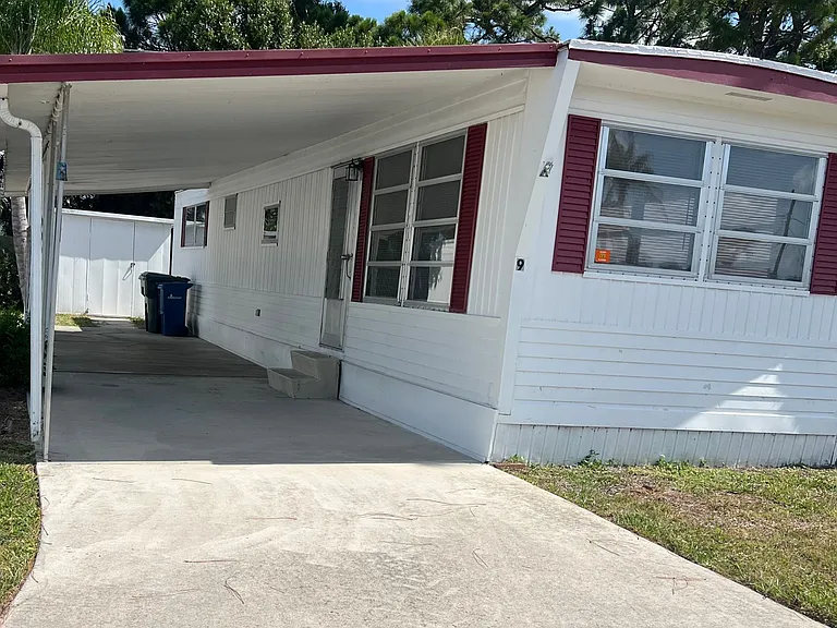 8705 S Tamiami Trl #9 — Photo 1