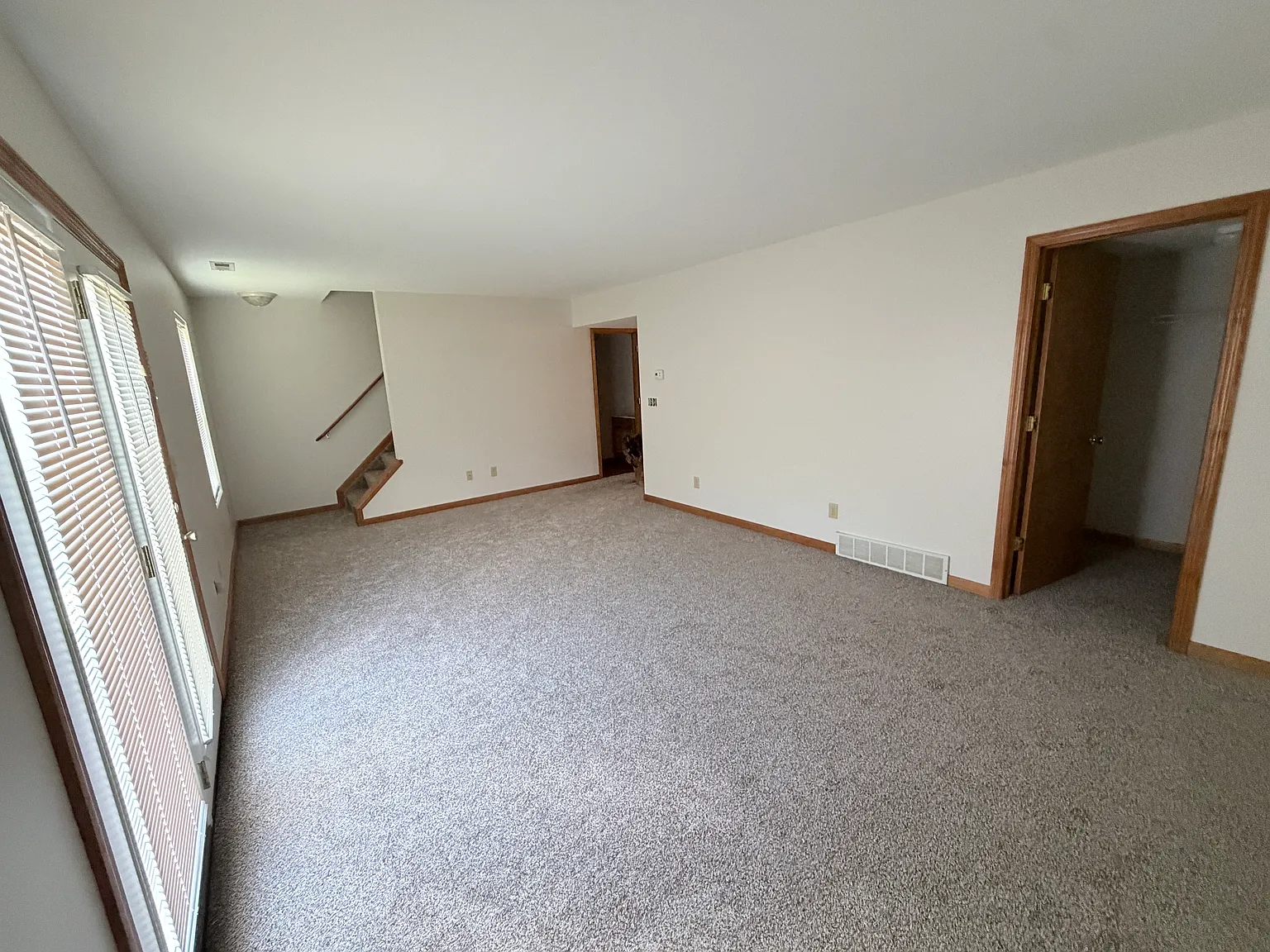 430 Connie Ct — Photo 3