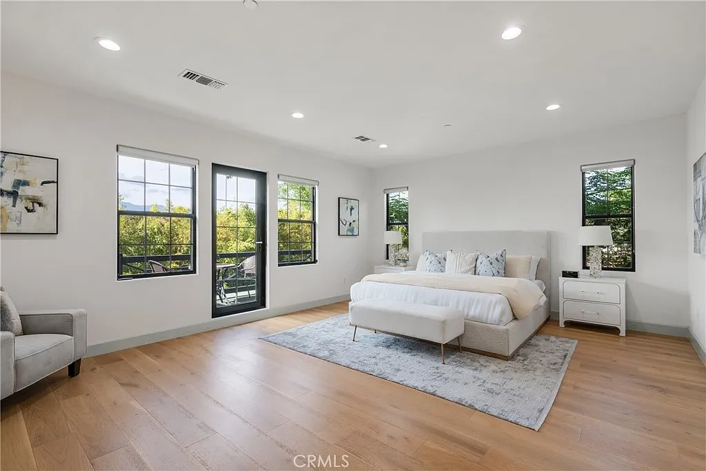 4 bed, 3090 sqft, $6,000 — Photo 2