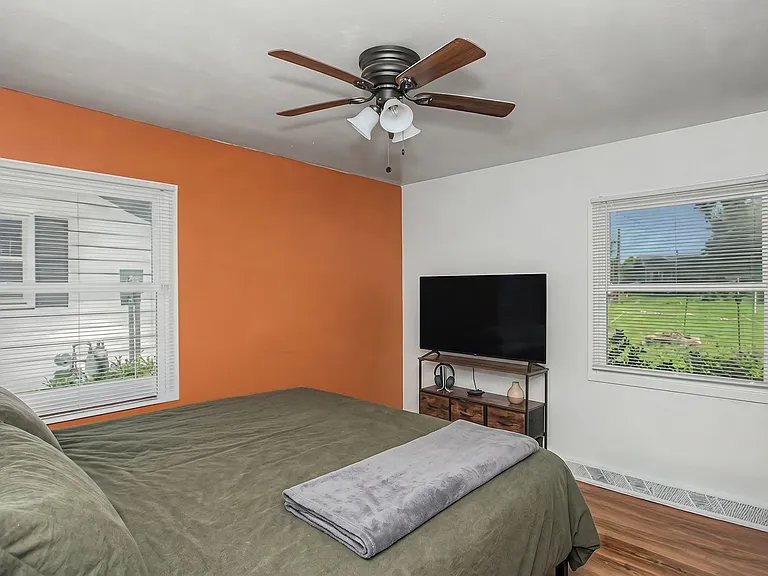 2116 Ferndale Ave — Photo 18
