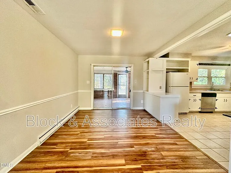 405 N Main St — Photo 8