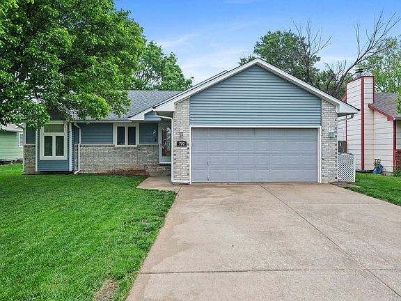 3rd image of 700 Deerfield Cir