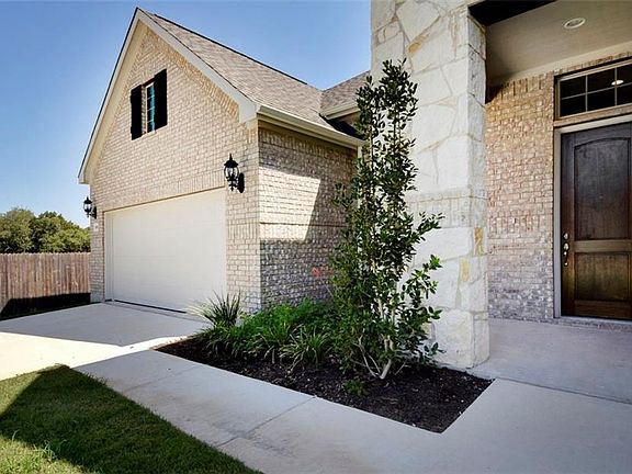 2nd image of 808 Anahuac Dr