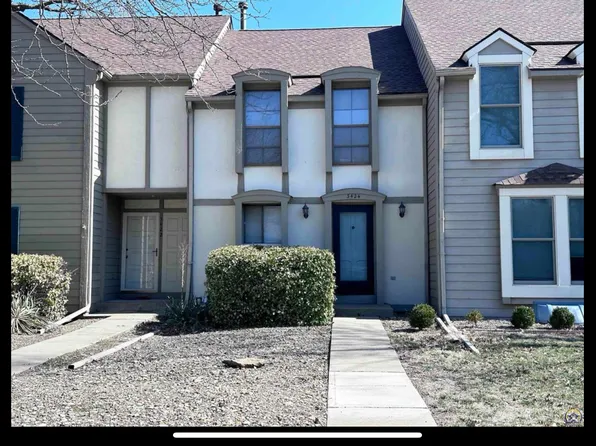 3424 SW Arrowhead Rd, Topeka, KS 66614
