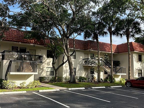 3rd image of 15710 E Waterside Cir APT 203