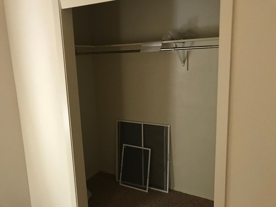 1st image of 907 Cresthaven Dr