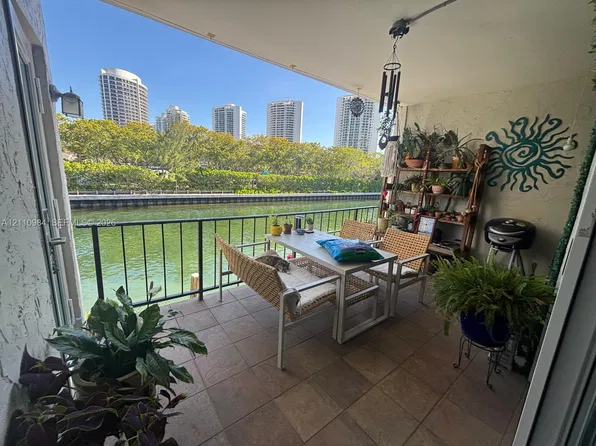 3745 NE 171st St APT 77, North Miami Beach, FL 33160