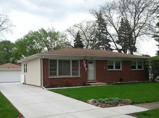 1413 S Fern Dr, Mount Prospect, IL 60056