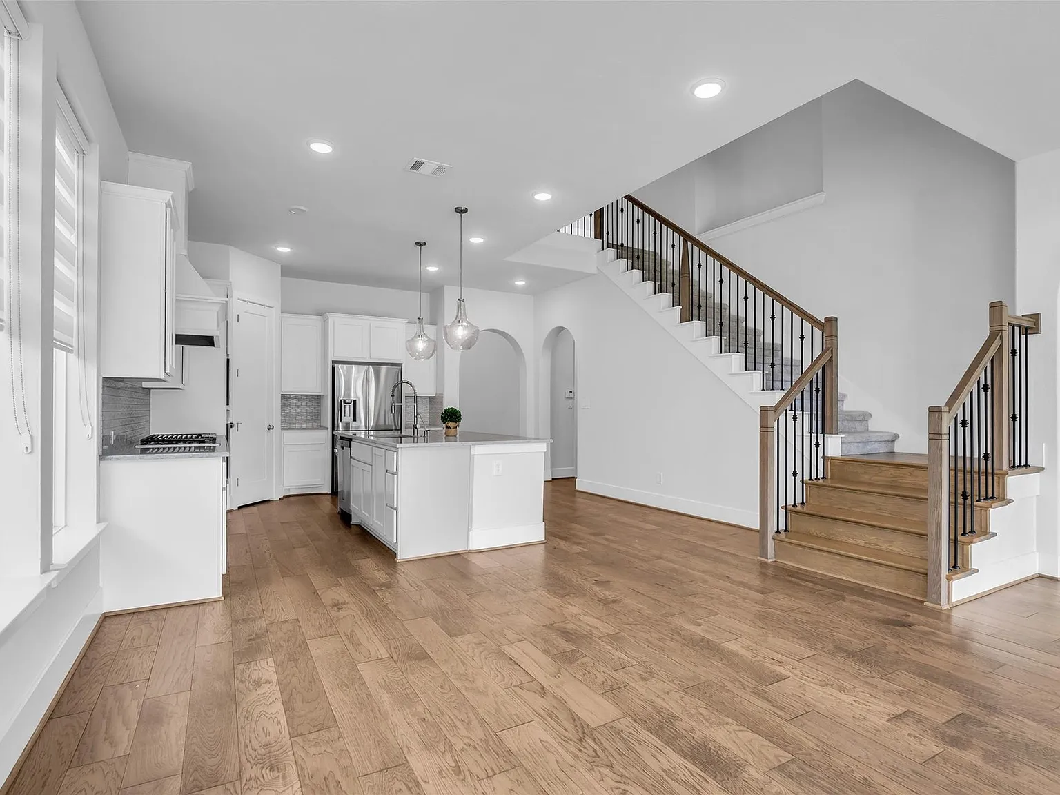 4 bed, 4.5 bath, 3243 sqft, $5,200 — Photo 1