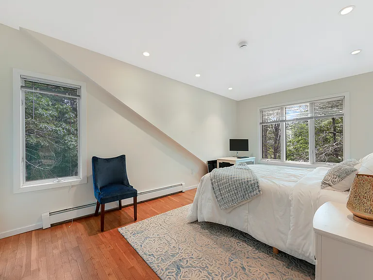 122 Lynn Ave — Photo 15