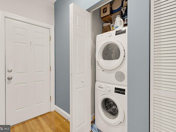 4th image of 2824 12th St NE Unit 107
