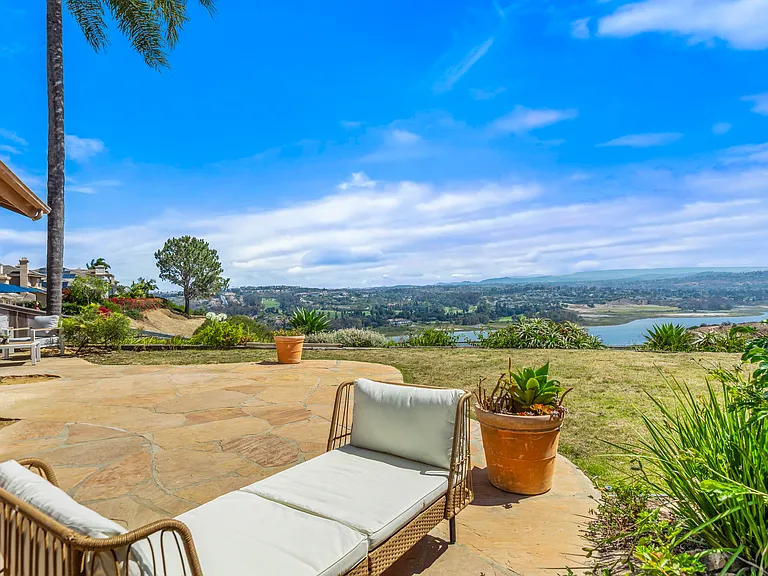 1807 Amalfi Dr — Photo 27