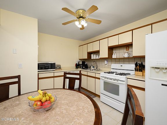 3rd image of 136 Woodmere Drive #406