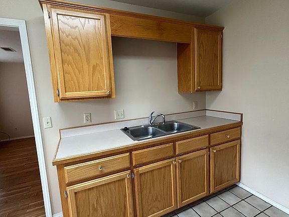 5th image of 1404 S Commerce Ave #1-3