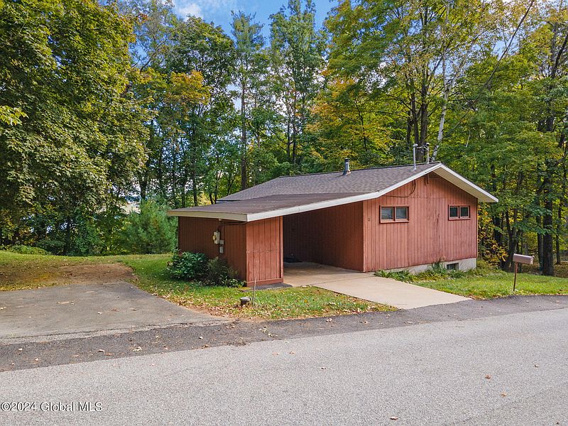 3rd image of 8 Cramer Ridge Road