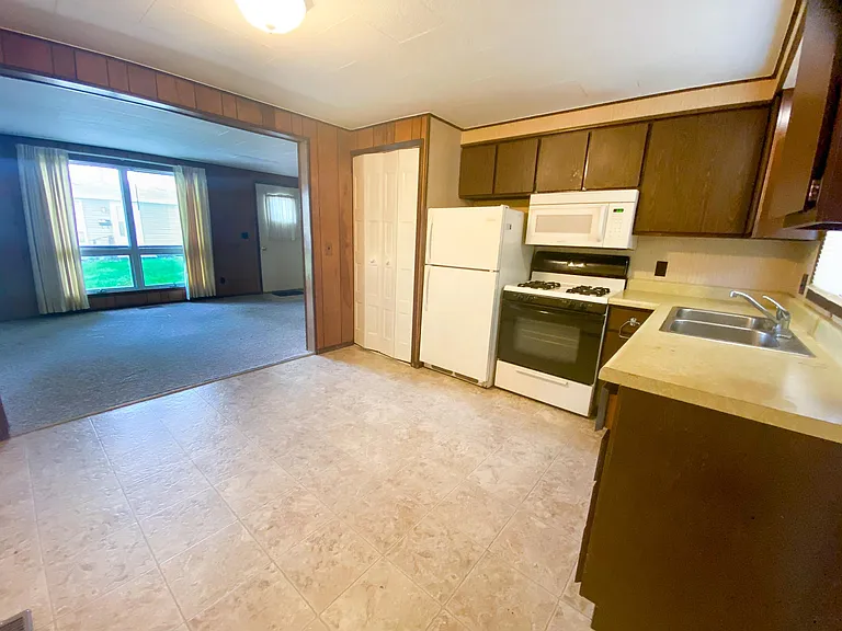 723 E Market St #B — Photo 10