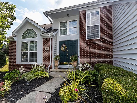 3rd image of 6563 Hermitage Dr