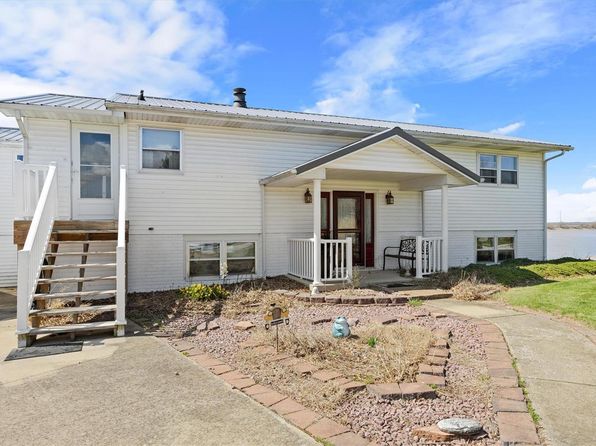 25324 Lyons Rd, Shattuc, IL 62231