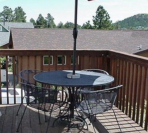 DECK ADJOINING MASTER BEDROOM