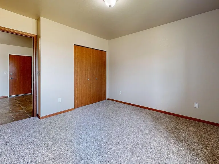 Bakken Ridge Apartments — Photo 22
