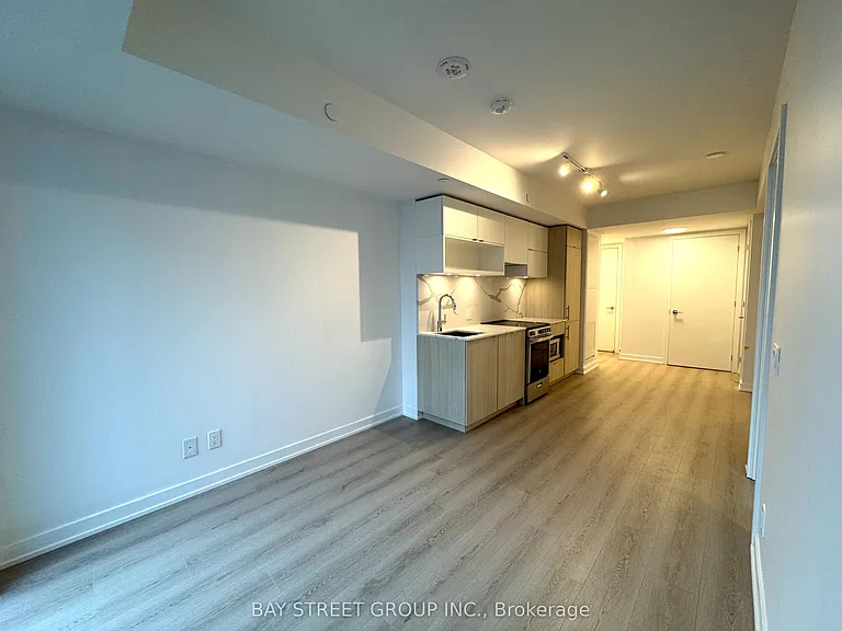 100 Queen St E #1501 — Photo 6