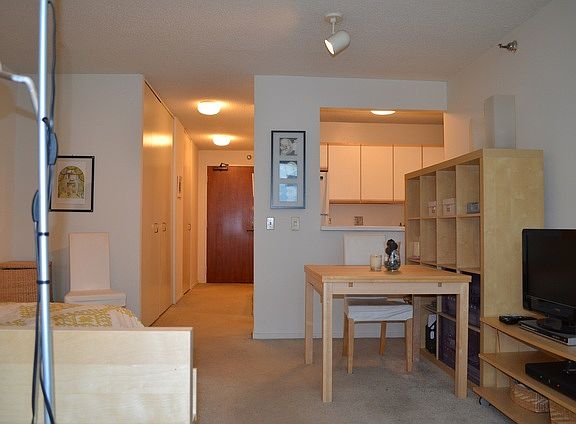 4th image of 480 N McClurg Ct APT 914