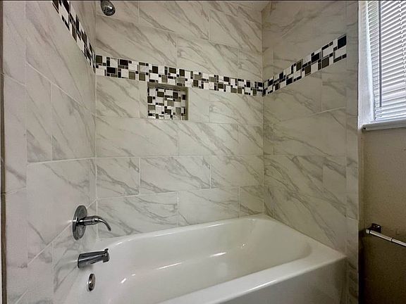 4th image of 6622 Lexington Dr