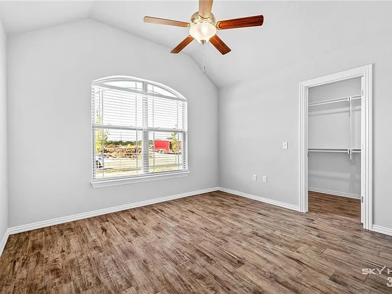 64 N Benchmark Ln — Photo 8