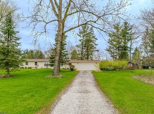 18890 Maplewood Ln, Chagrin Falls, OH 44023