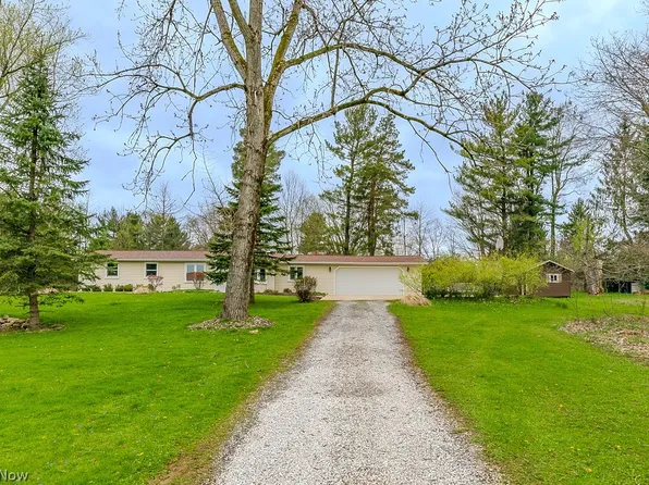 18890 Maplewood Ln, Chagrin Falls, OH 44023