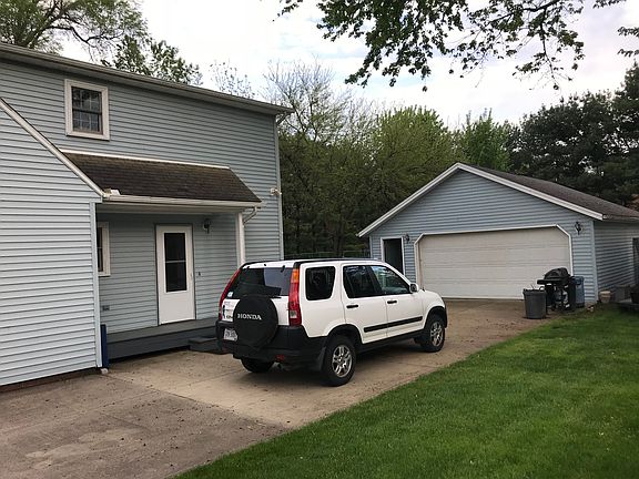 oversized 2.5 car garage 