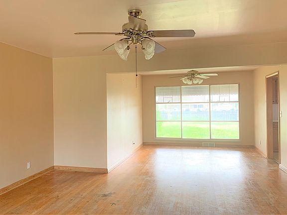 3rd image of 808 SW 39th St