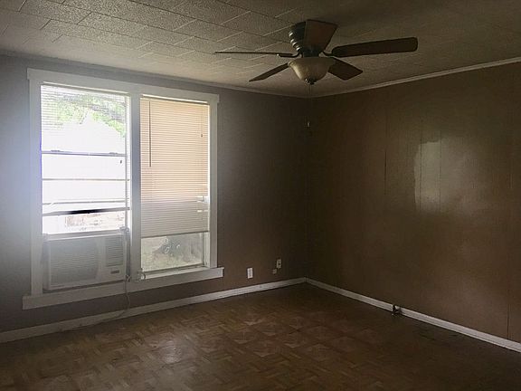 4th image of 805 W Navasota St