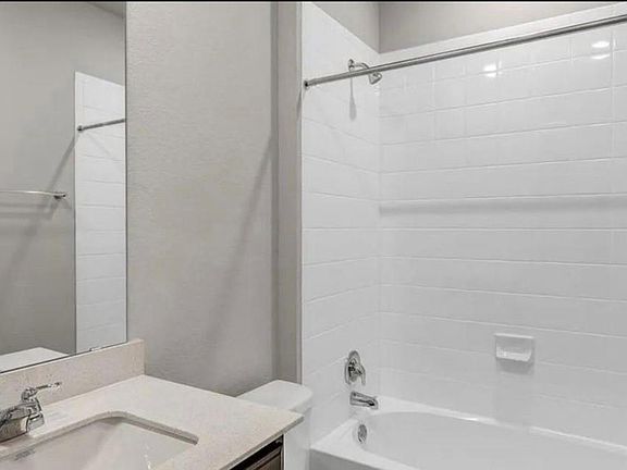 4th image of 400 Barton Creek Ln