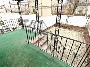 7218 62nd St #1L, Ridgewood, NY 11385