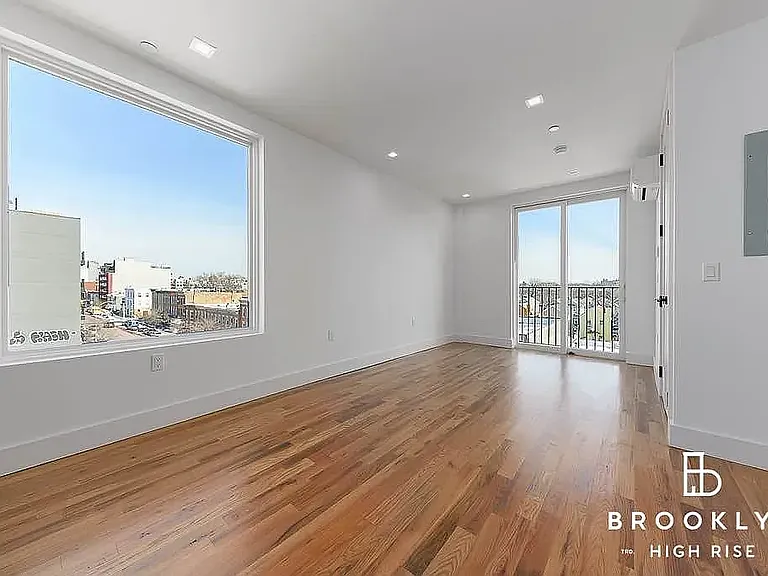 1010 Rogers Ave #5E — Photo 3
