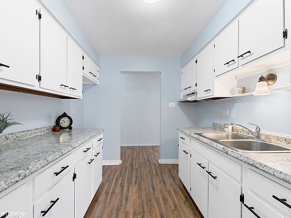 4th image of 9725 S Keeler Ave APT 201