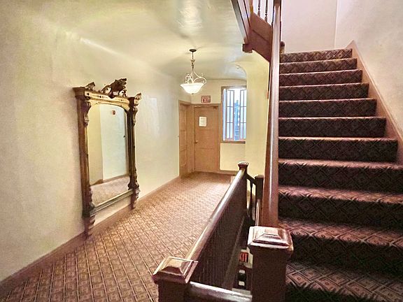 5th image of 3255 Broderick St APT 6