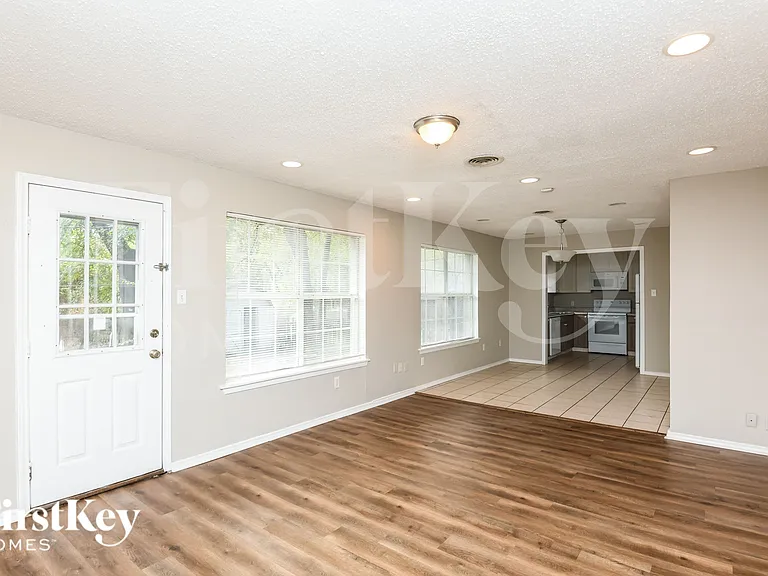 6508 Normandy Rd — Photo 2