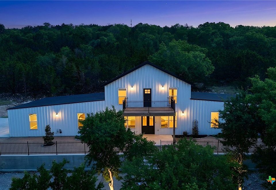 1st image of 557 Lindorbet Rd