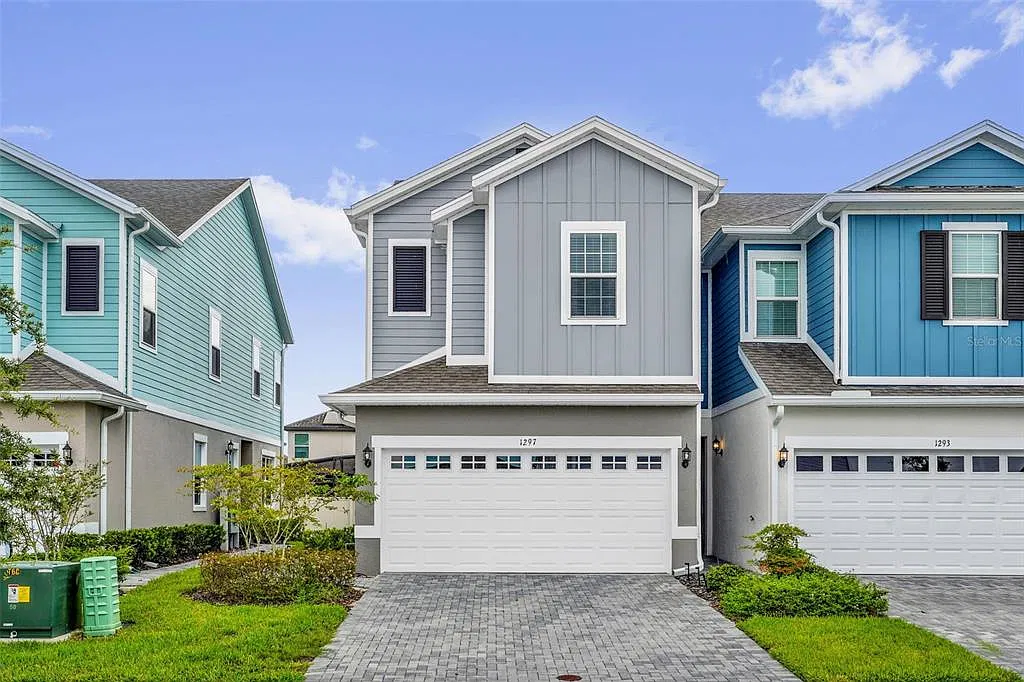 3 bed, 2.5 bath, 1704 sqft, $2,350 — Photo 1