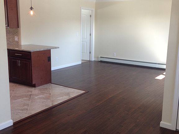 4th image of 102 Clinton Ave