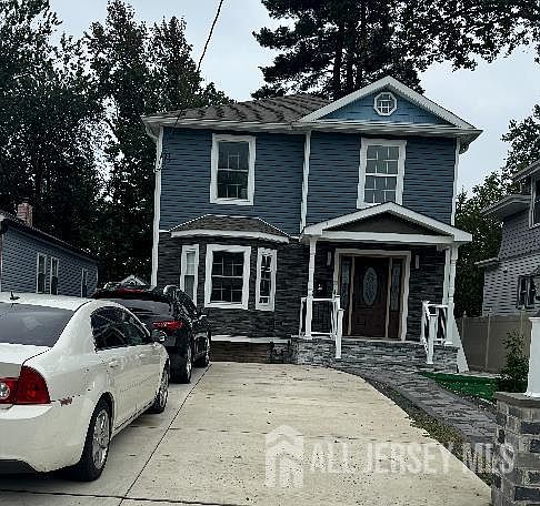 1st image of 30 Linden St