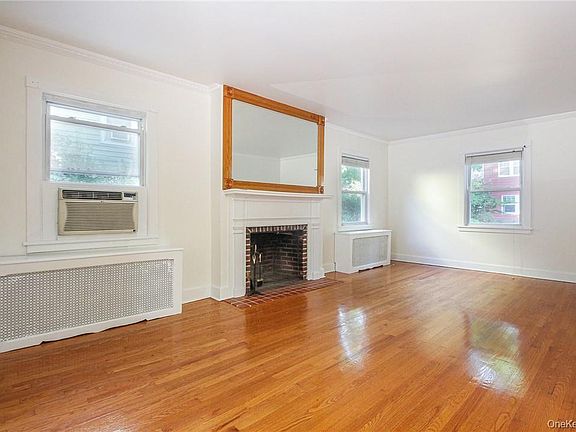 3rd image of 237 Coligni Avenue