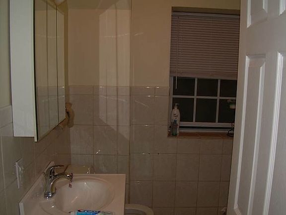 3rd image of 1521 N Campbell Ave