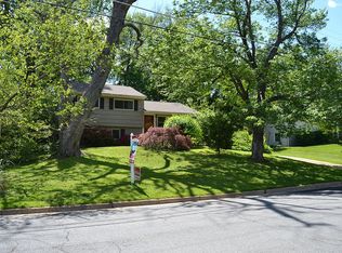 922 Hillcrest Dr SW, Vienna, VA 22180