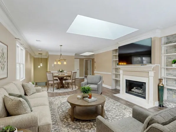 3715 Hurstbourne Ridge Blvd, Louisville, KY 40299