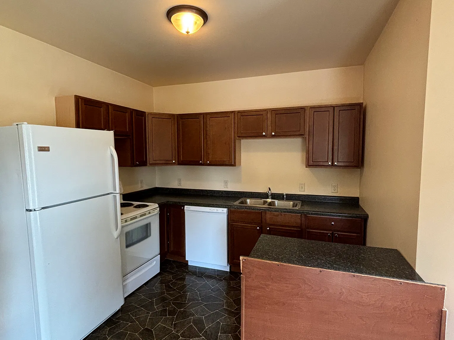 3 bed, 900 sqft, $1,395 — Photo 2