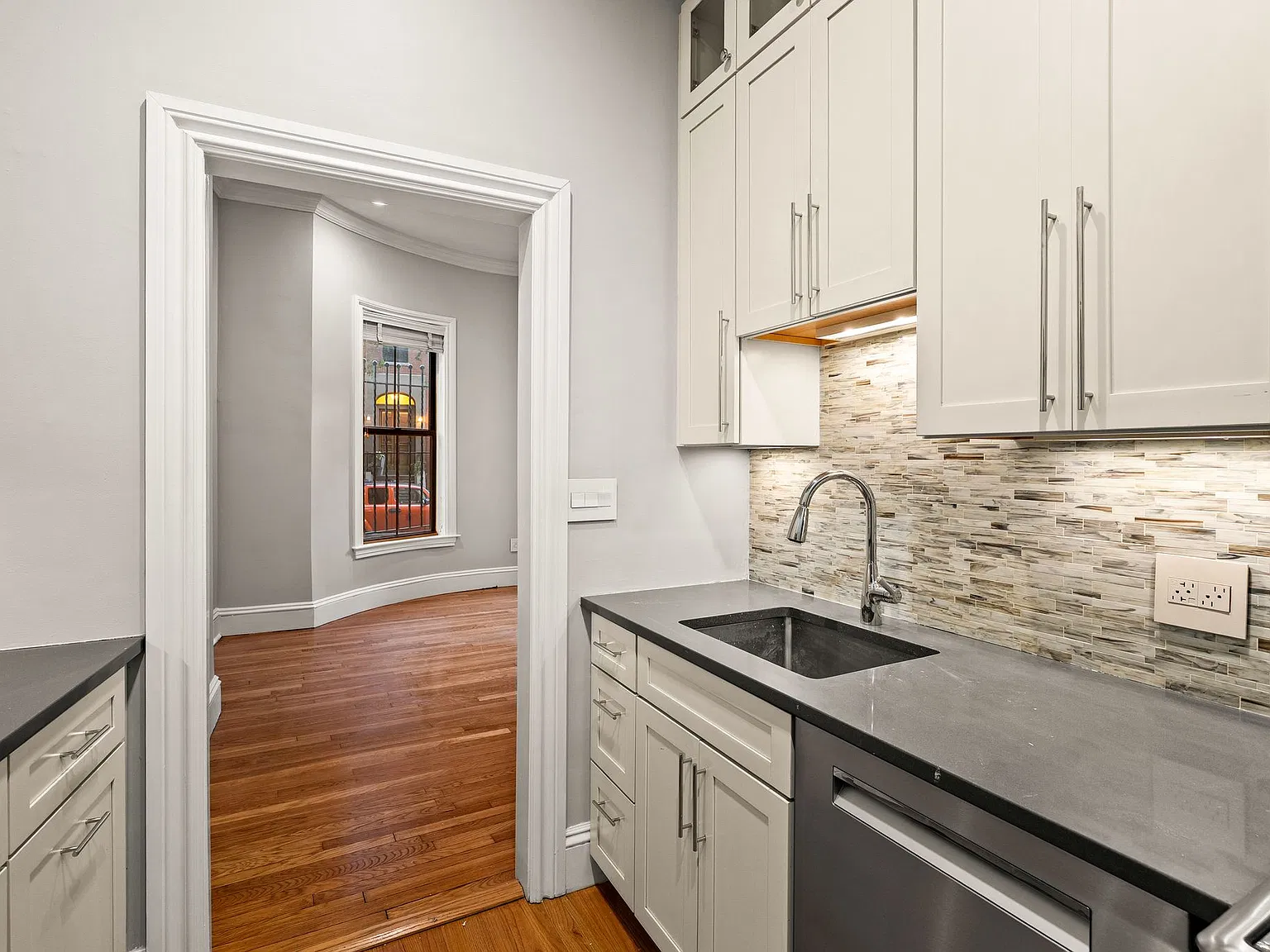 219 W Springfield St — Photo 4